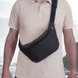 Vízálló barna övtáska Cordura anyagból, állítható hevederpánttal.