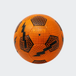 Utcai focilabda narancs és fekete Logo